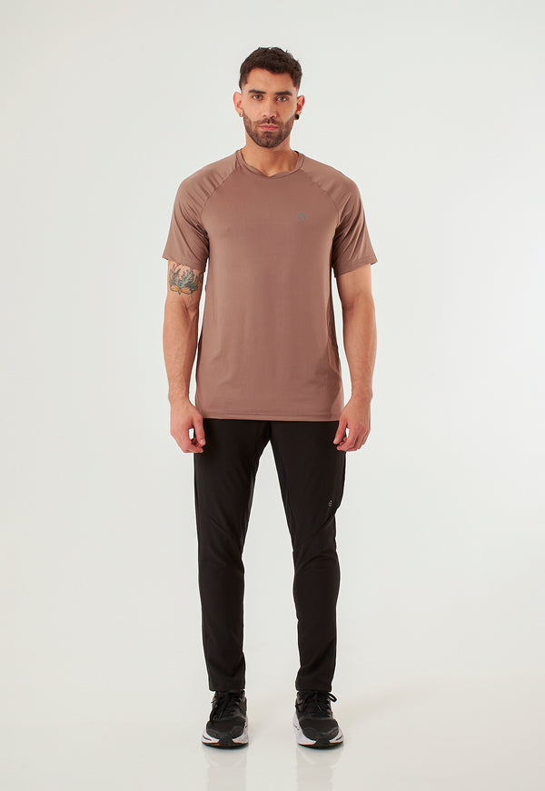 Camiseta deportiva manga corta café para hombre