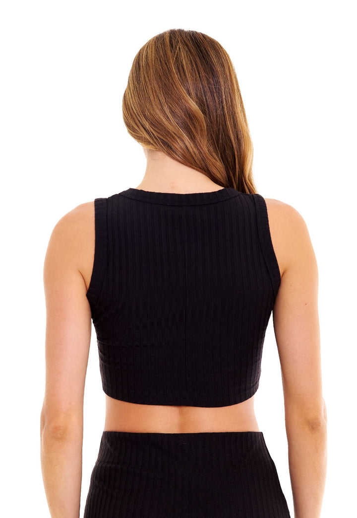 Blusa negra perfecta para tus outfits casuales o formales.