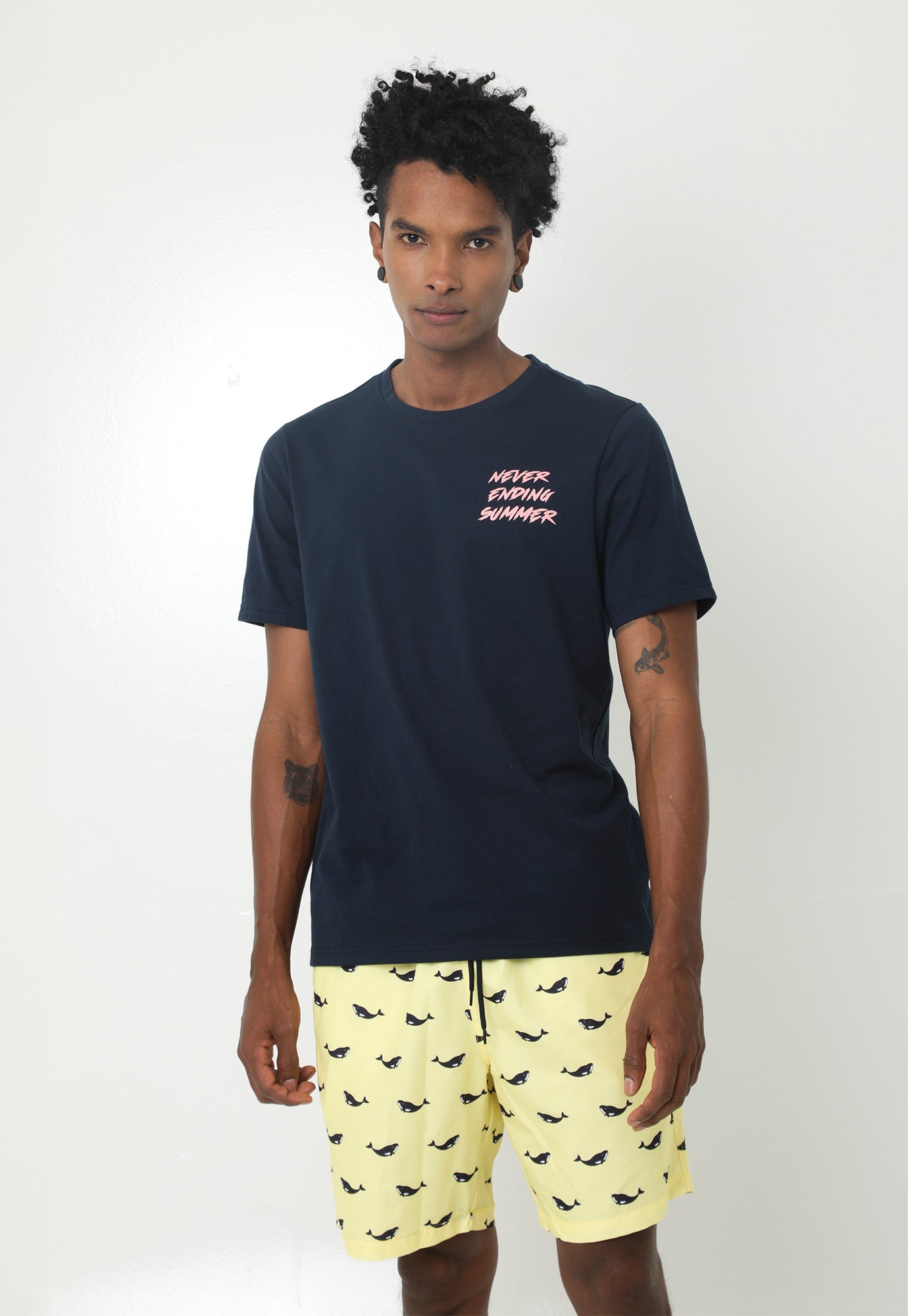 Camiseta de playa azul oscuro cuello redondo, con estampado frontal y en posterior para hombre