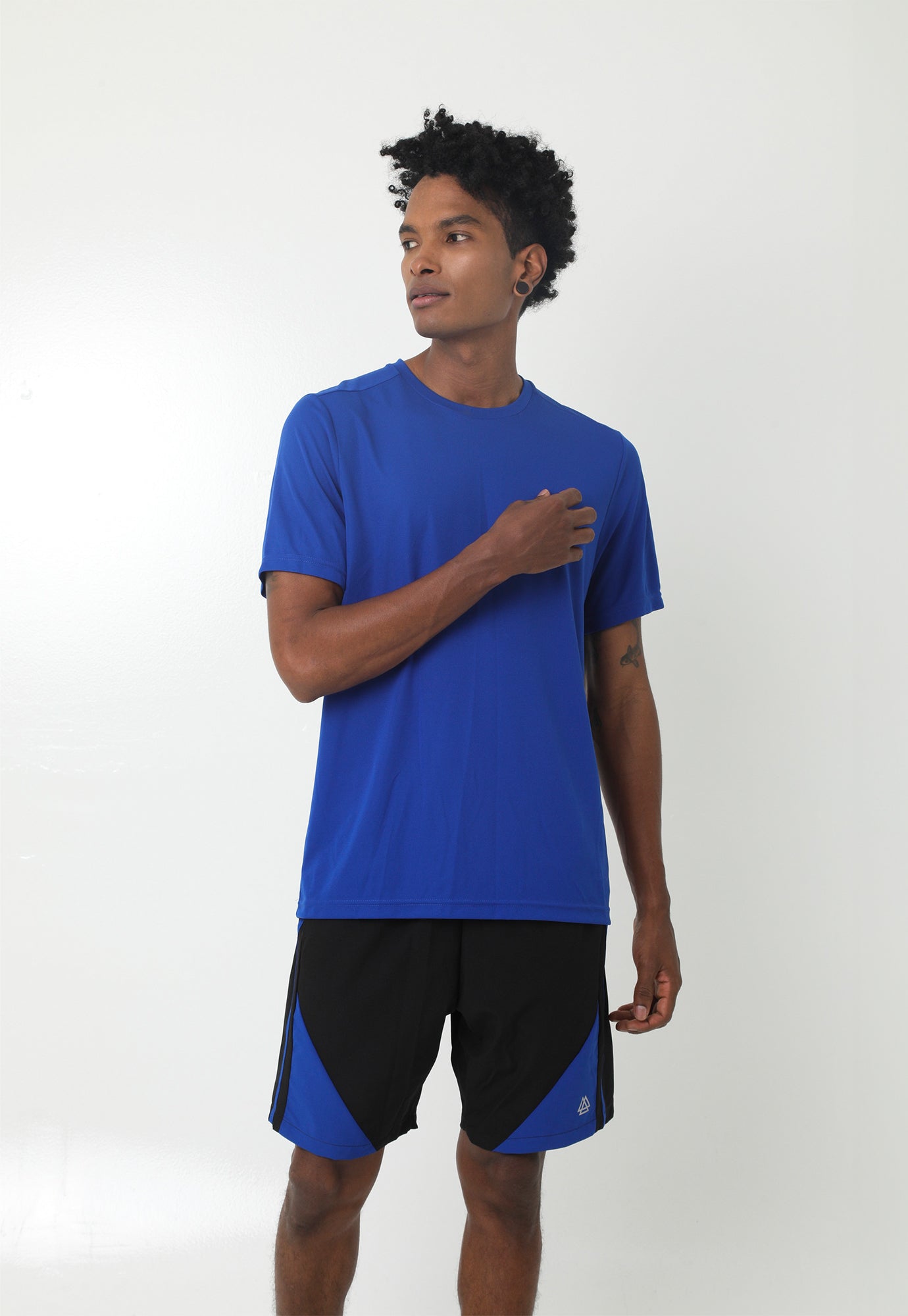 Camiseta deportiva azul rey fondo entero, manga corta y cuello redondo para hombre