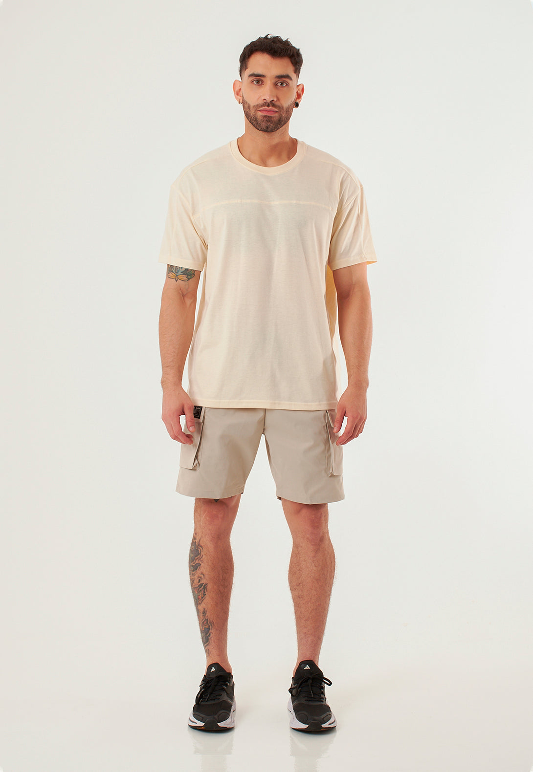 Camiseta con detalle frontal que suma estilo.
