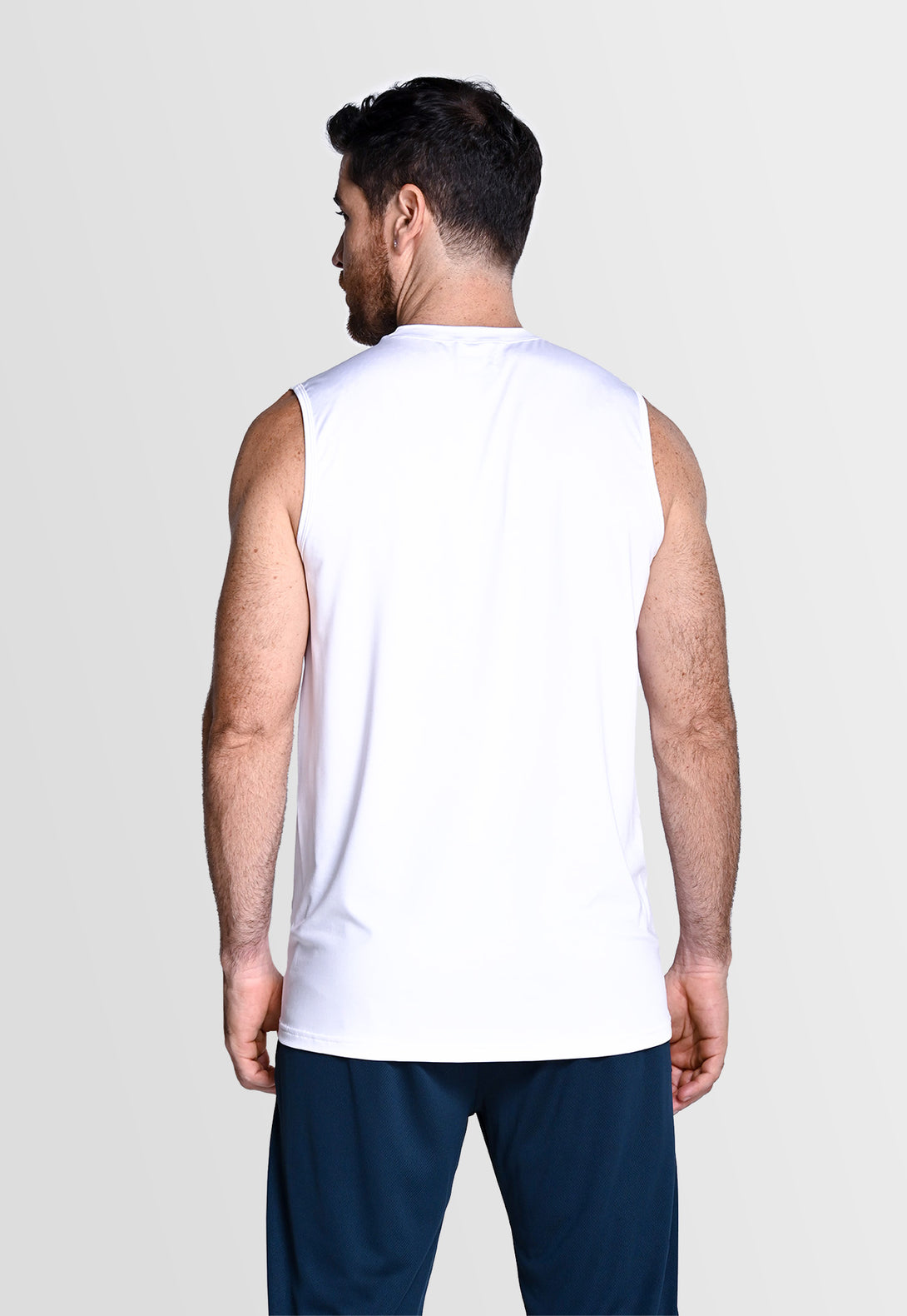 Camiseta deportiva de manga sisa para mayor comodidad 