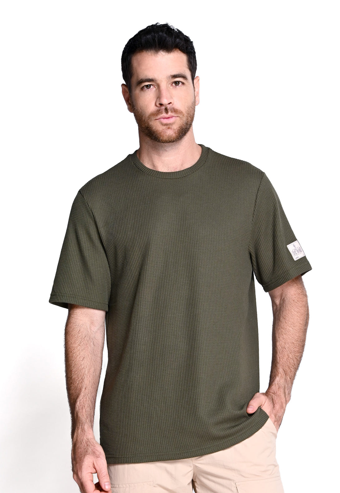Camisa con bordado sutil y estilo inigualable