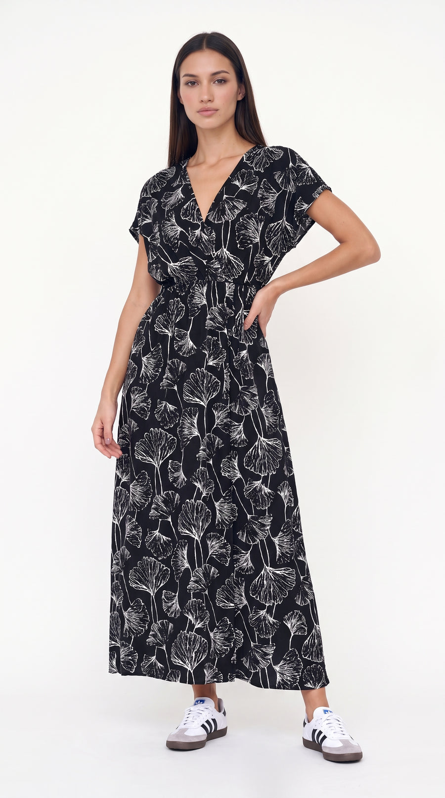 Vestido largo negro estampado con escote en espalda para mujer