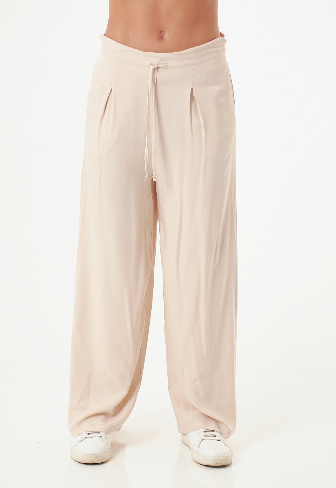 Pantalón con pretina resortada.