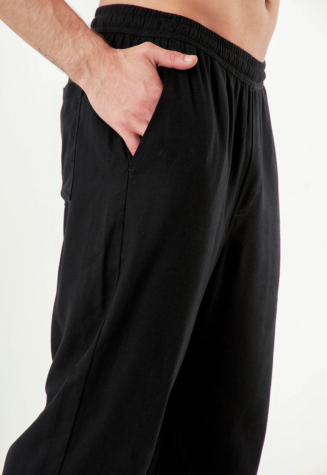Pantalón con bolsillo funcional