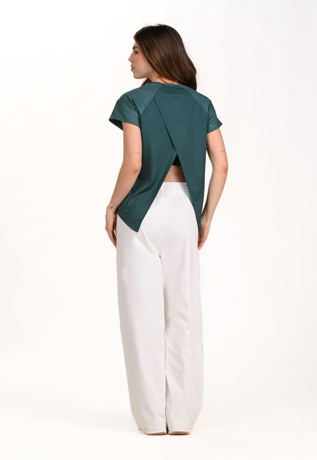 Espalda cruzada para un look único.