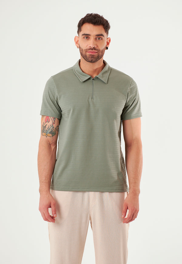 Camiseta polo con cierre para mayor comodidad