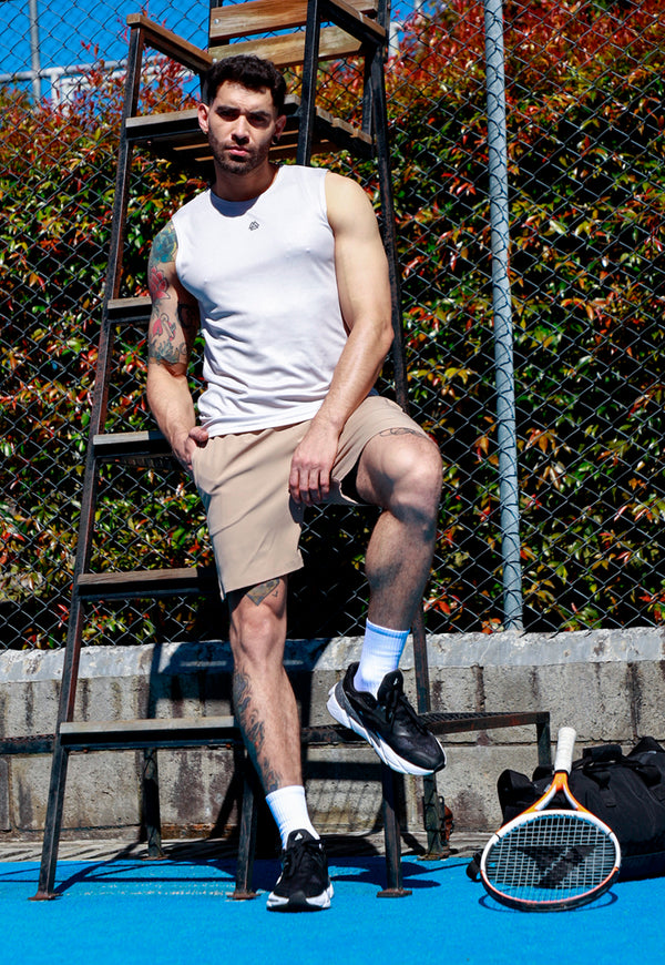 Pantaloneta deportiva café con ciclista para hombre