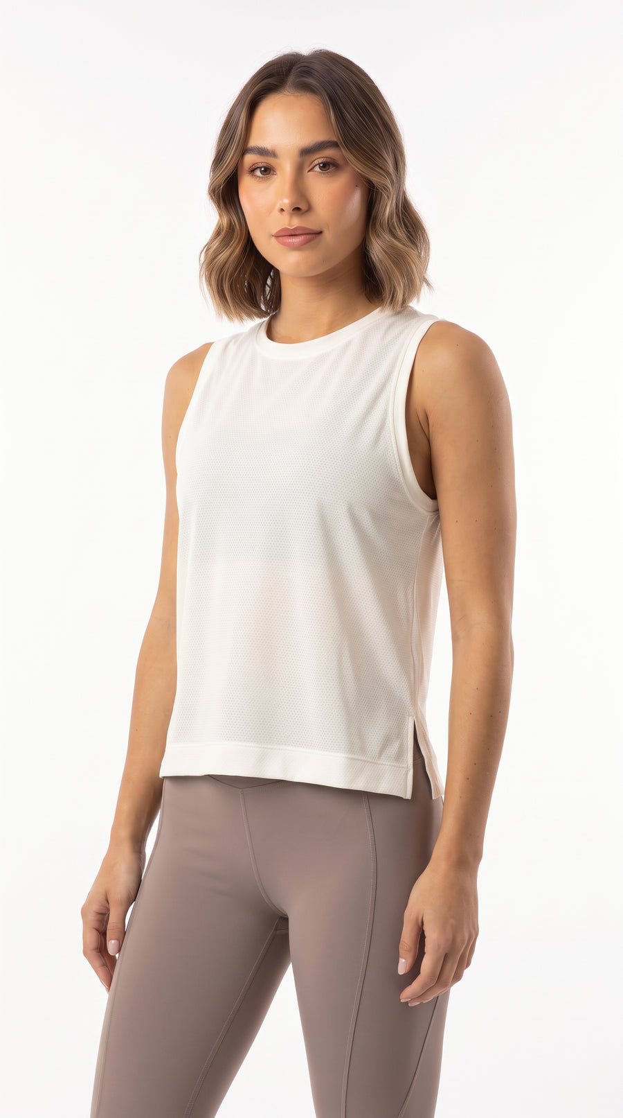 Camiseta deportiva ivory con aberturas para mujer – Belife