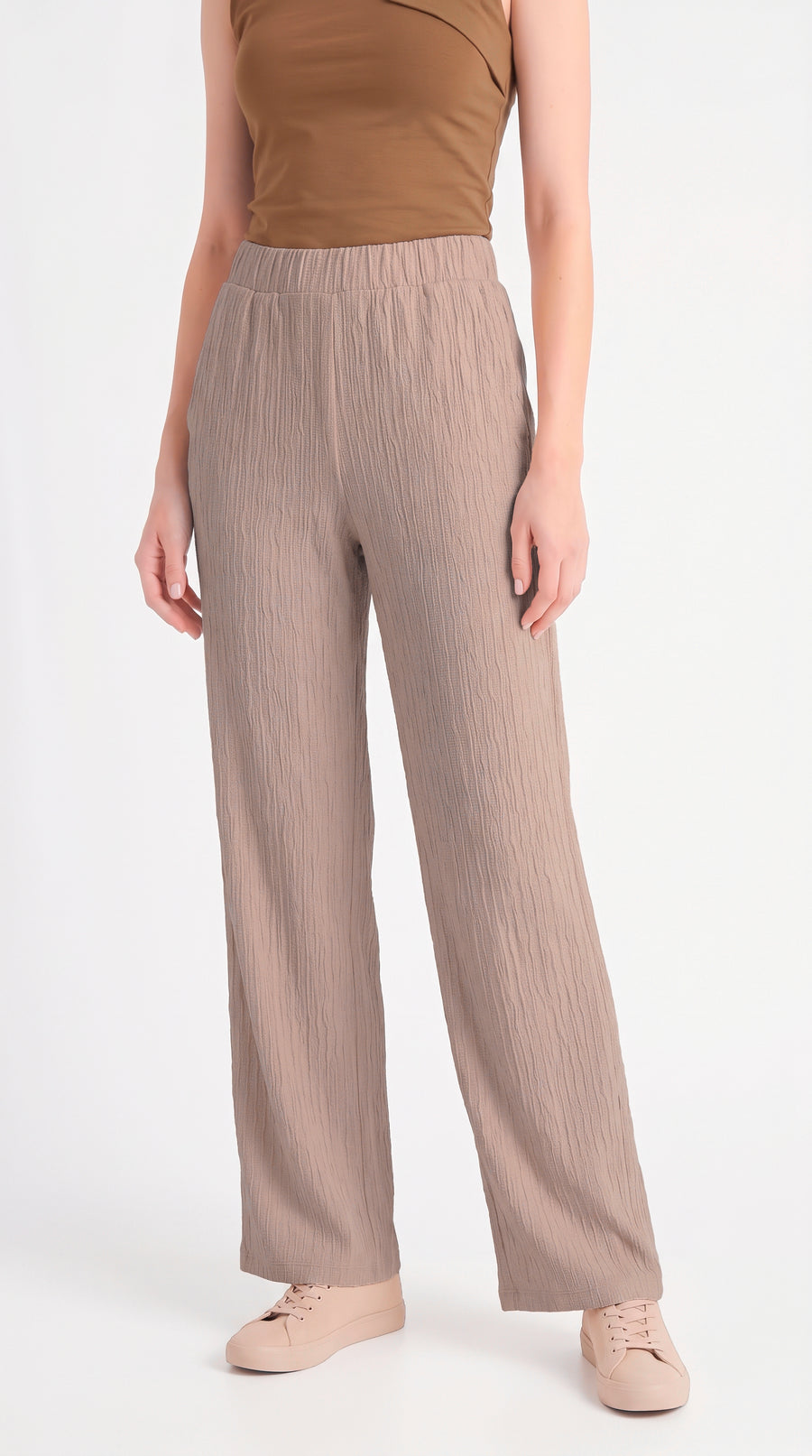 Pantalón café texturizado para mujer