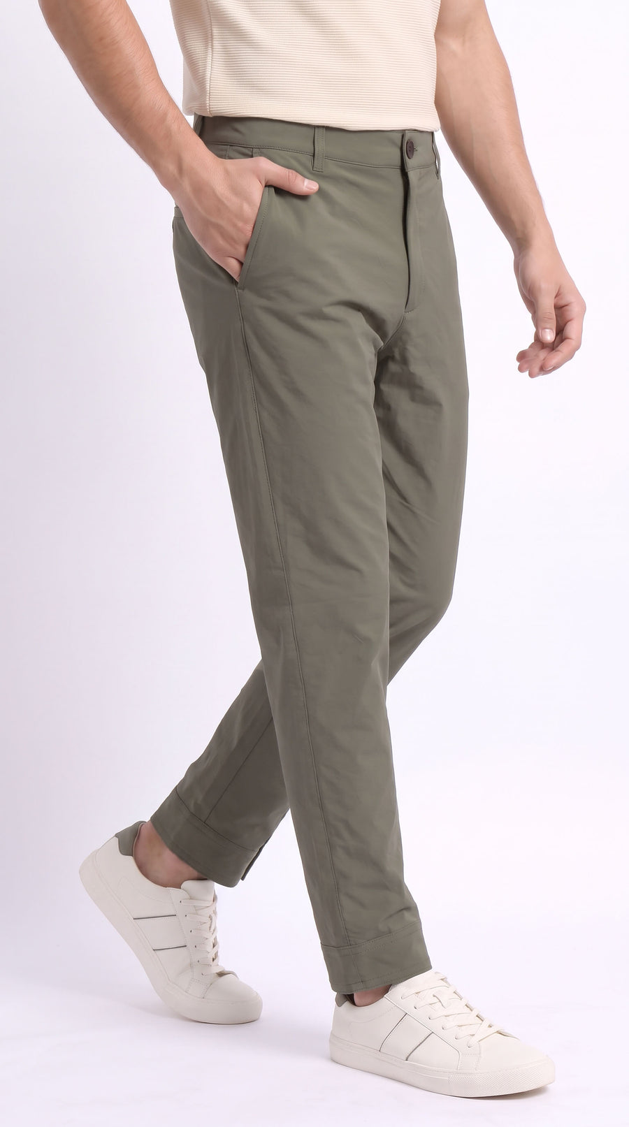 Pantalón gris con detalle en bota para hombre