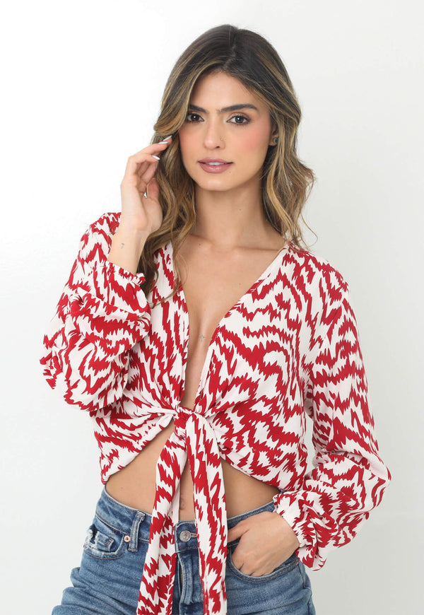 Blusa con escote frontal sesgado y manga larga