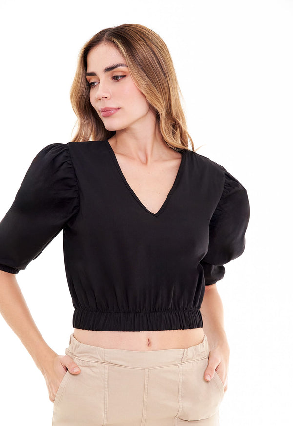 Blusa negra con manga bombacha