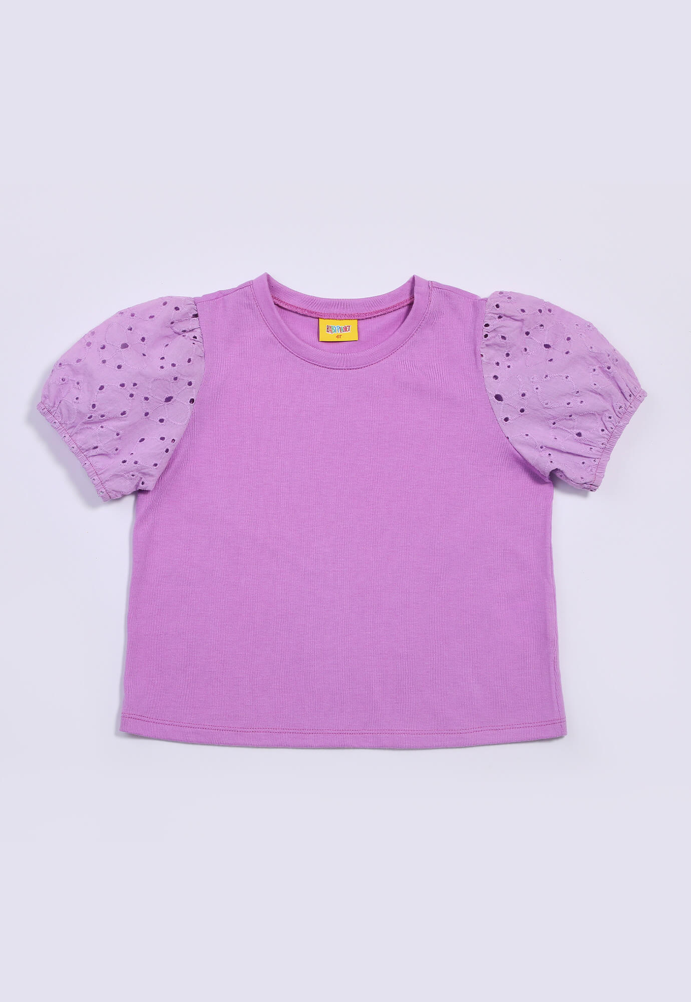 Camiseta violeta claro con ojalillo y elastico en manga para bebé niña