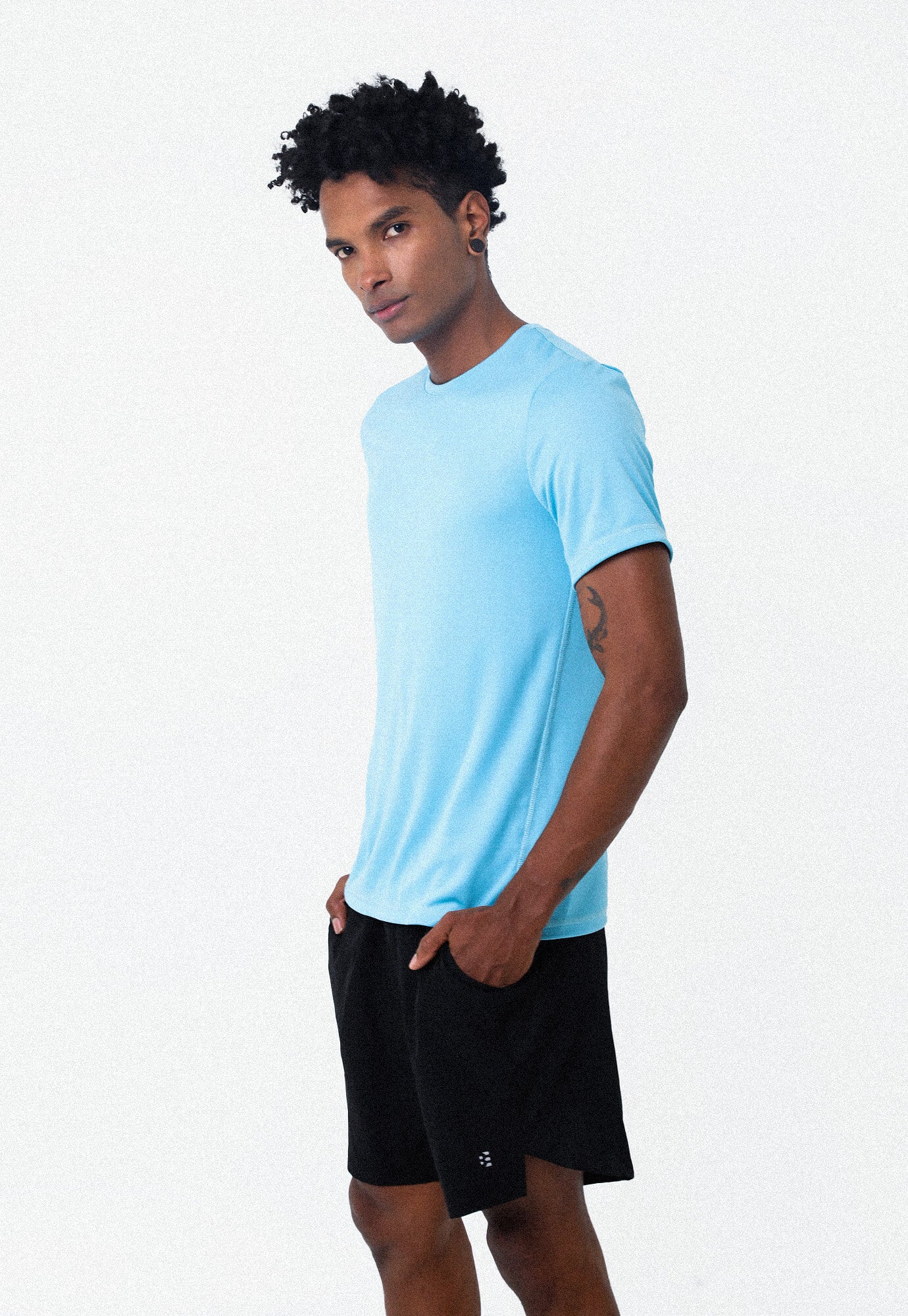 Camiseta Deportiva Azul Claro Con Detalle Reflectivo En Manga Para Hombre