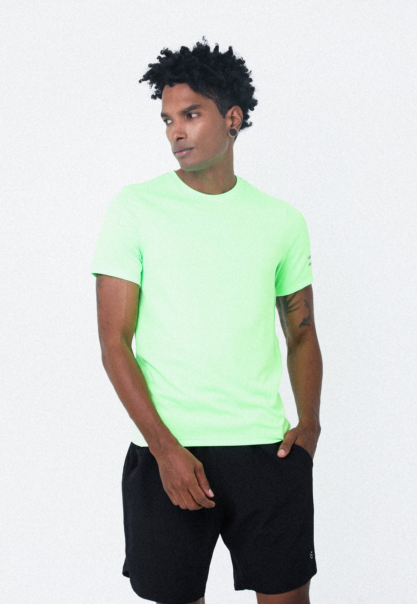 Camiseta Deportiva Verde Neon Con Detalle Reflectivo En Manga Para Hombre