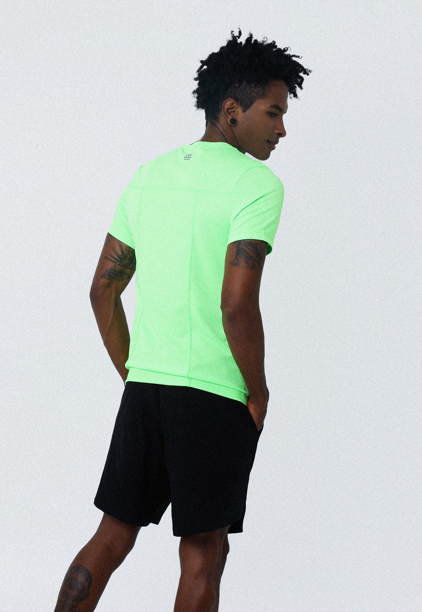 Camiseta Deportiva Verde Neon Con Detalle Reflectivo En Manga Para Hombre