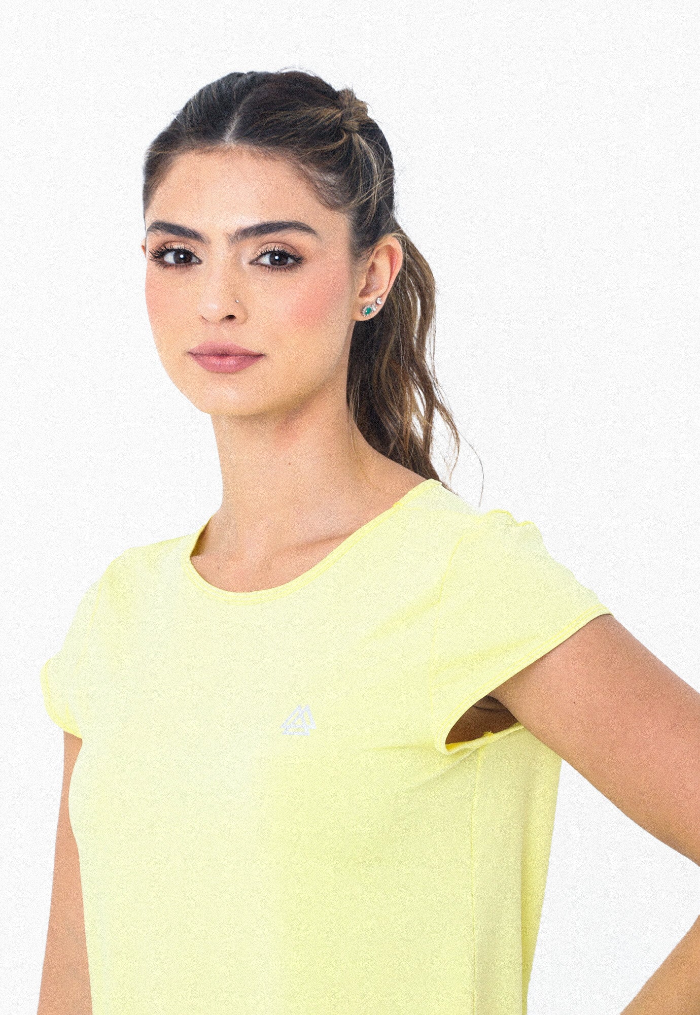 Camiseta deportiva amarilla para mujer