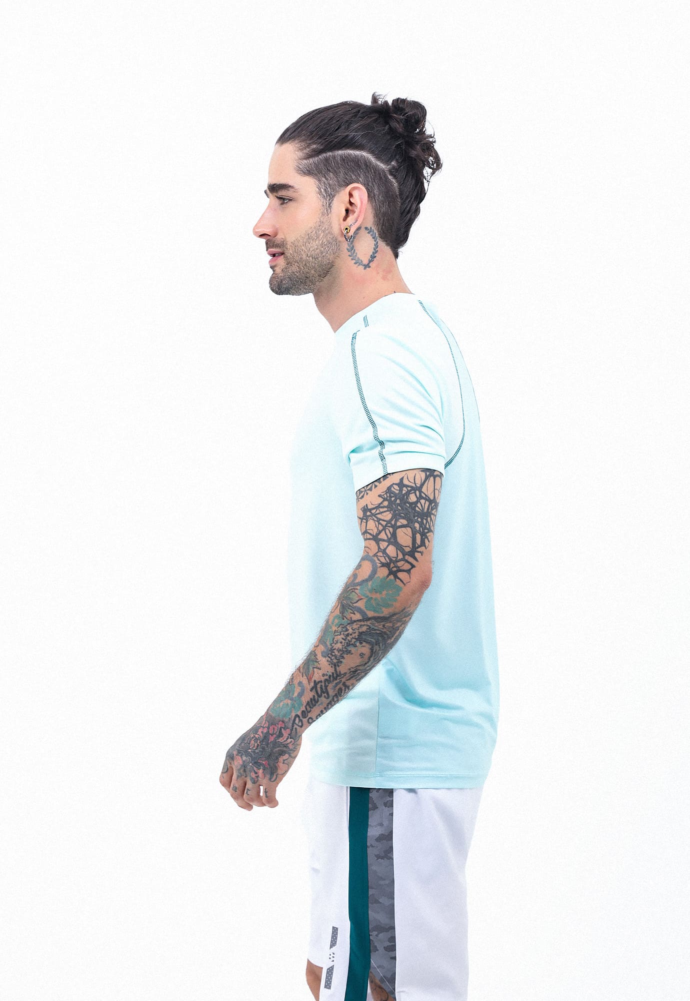 Camiseta deportiva verde agua, manga corta cuello redondo, espalda en malla transfirable para hombre