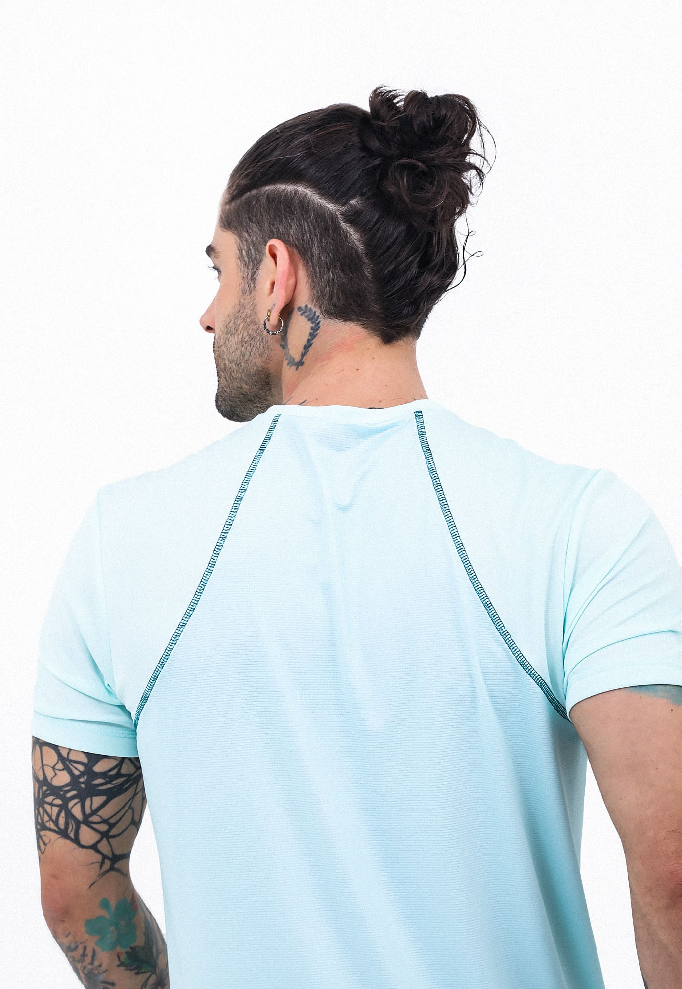 Camiseta deportiva verde agua, manga corta cuello redondo, espalda en malla transfirable para hombre