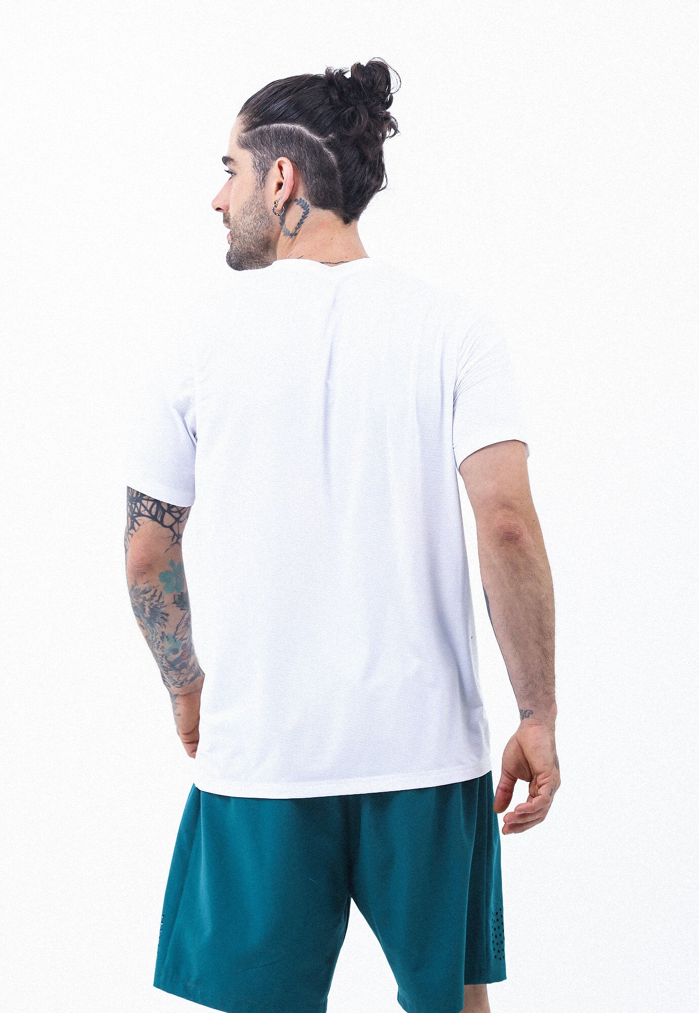 Camiseta deportiva blanco optico manga corta cuello redondo bloques en hombro y costados para hombre