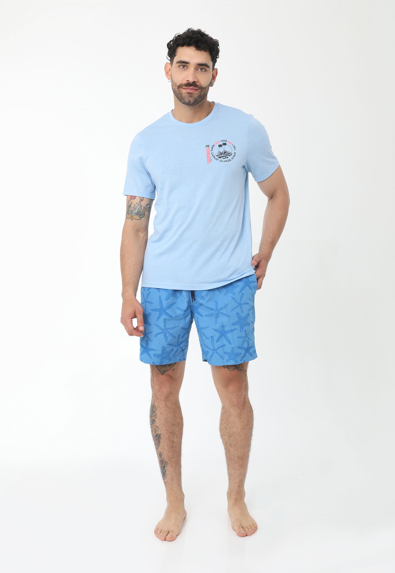 Camiseta de playa azul manga corta, cuello redondo estampado en frente y en posterior para hombre