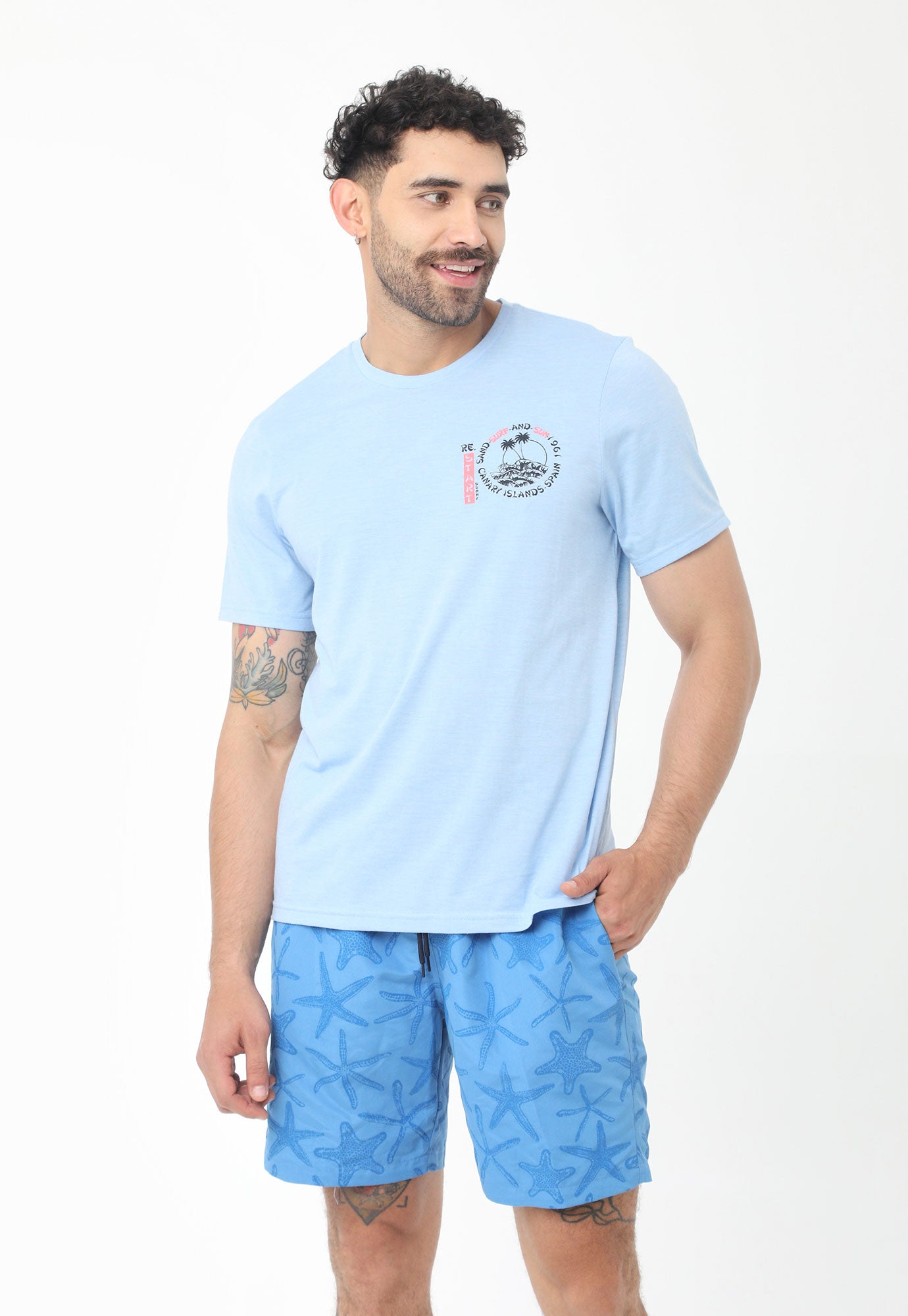 Camiseta de playa azul manga corta, cuello redondo estampado en frente y en posterior para hombre