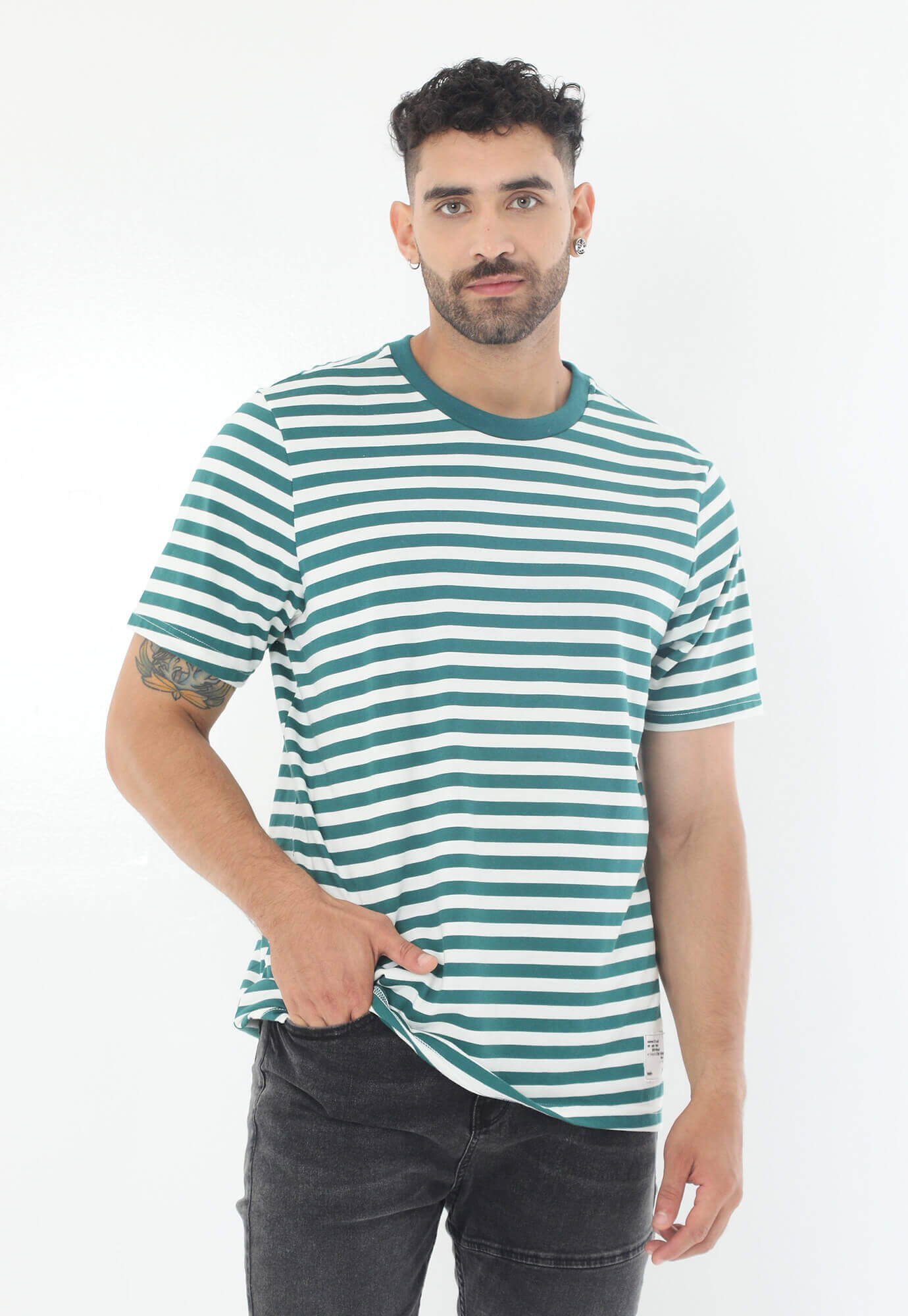Camiseta verde manga corta, de rayas y cuello redondo para hombre