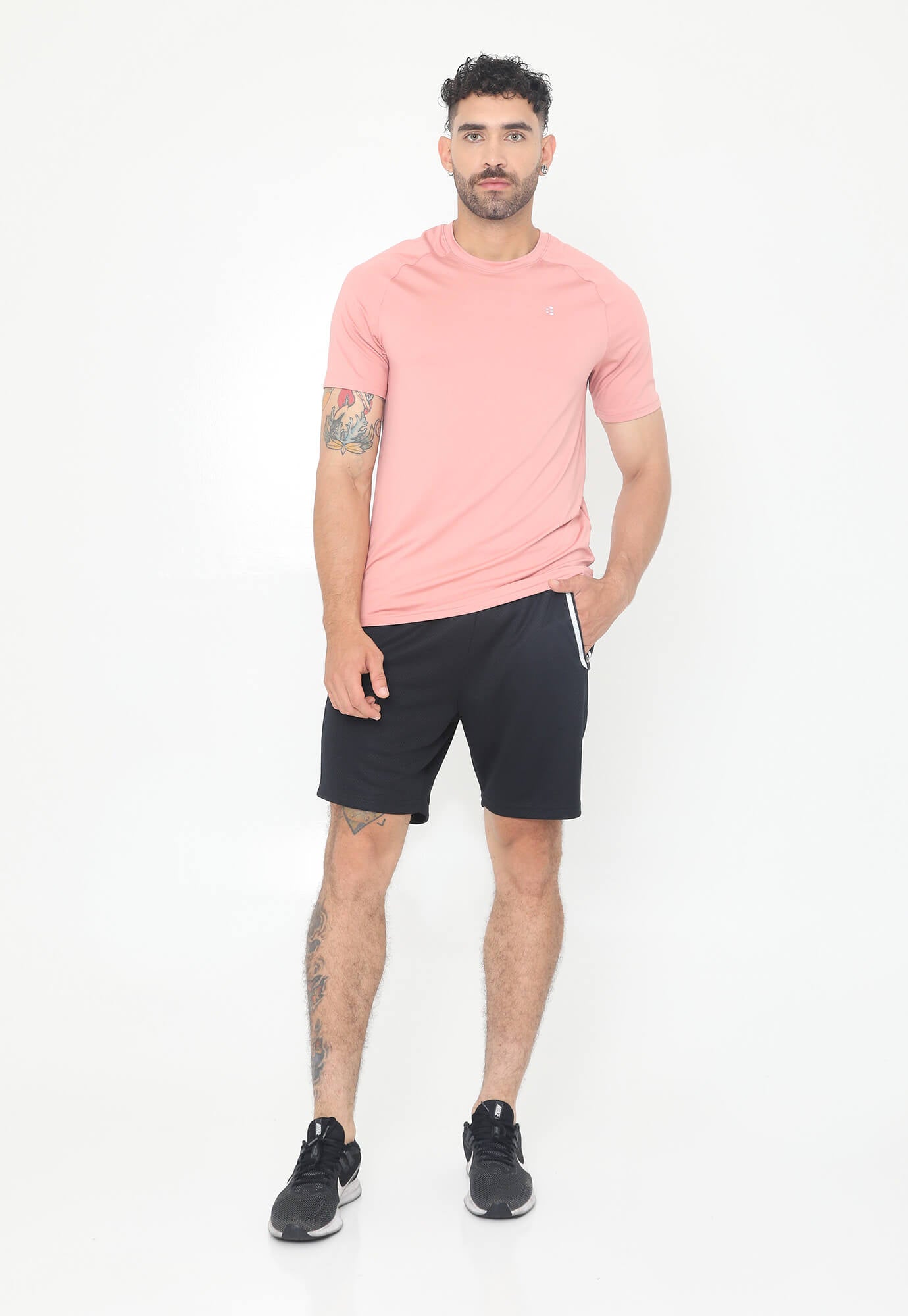 Camiseta Deportiva Rosa Con Detalle Reflectivo en Frente Para Hombre