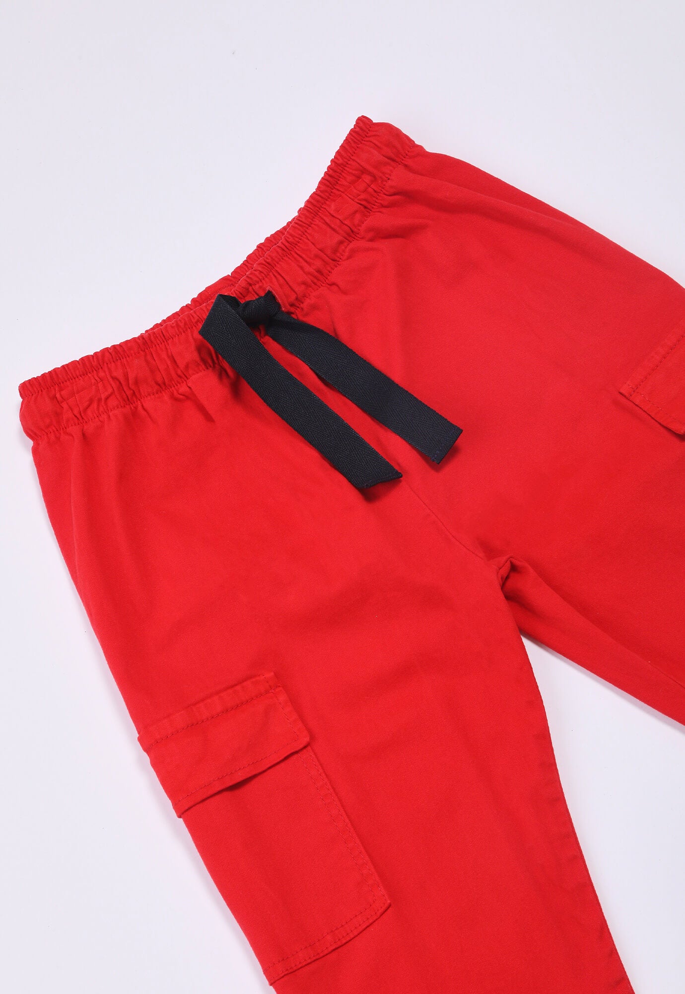 Pantalón rojo con cordón ajustable para bebé niño