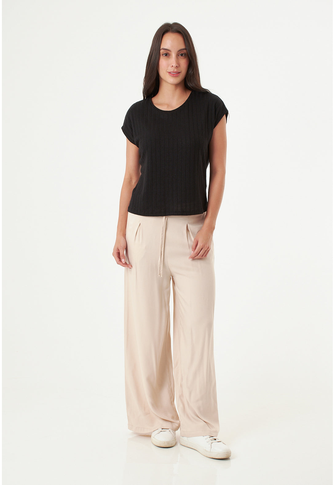 Pantalón amplio con ajuste cómodo.
