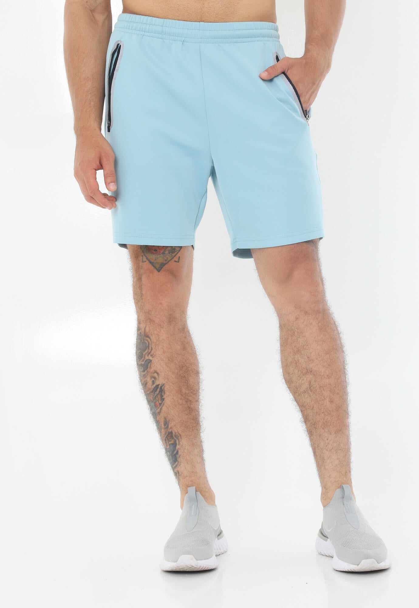 Pantaloneta Deportiva Azul Con Detalle Reflectivo En Los Bolsillos Para Hombre