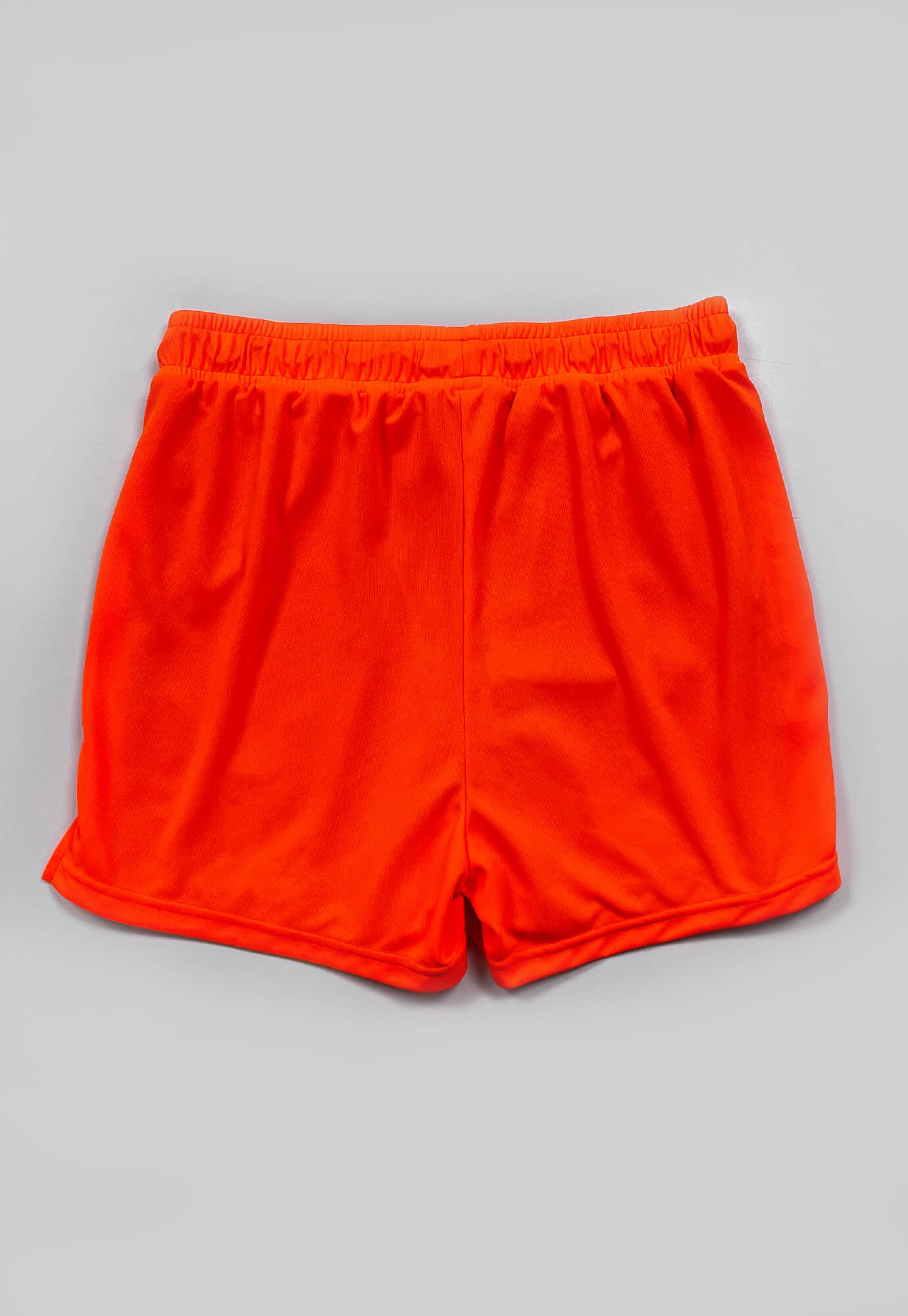 Short deportiva naranja neon fondo entero, ciclista interno, cordón ajustable y bolsillos laterales para hombre