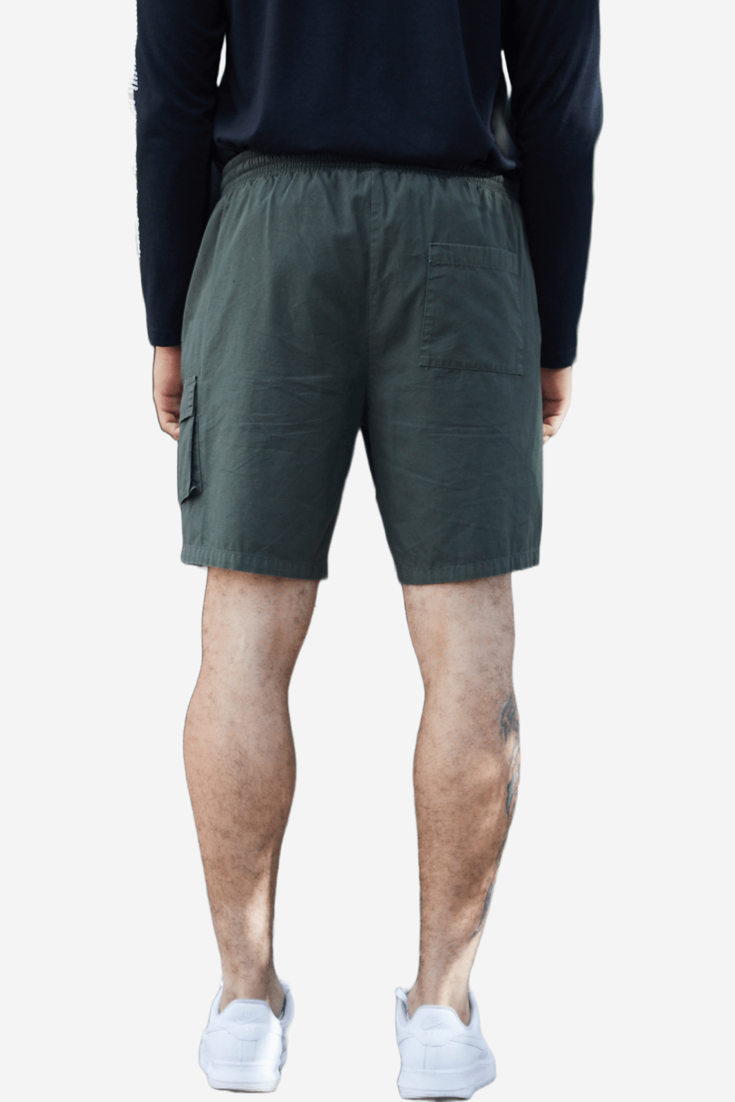 Bermuda verde con estampado en bota, pretina con elástico y cordón ajustable para hombre