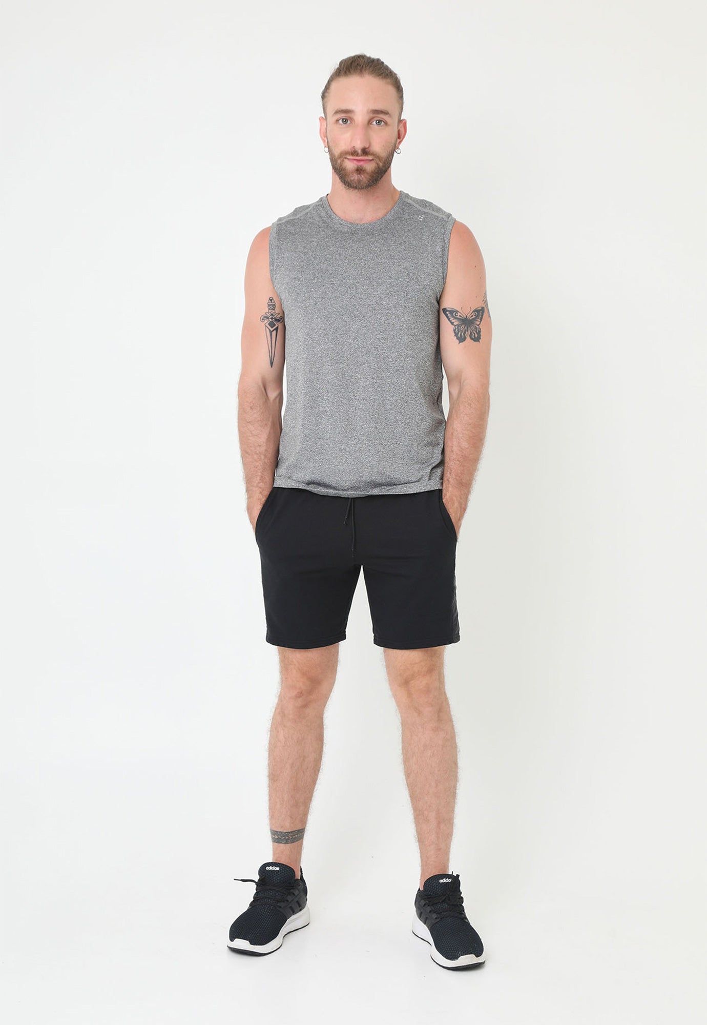 Bermuda negra en burda, fondo entero, cordón ajustable y bolsillos laterales para hombre