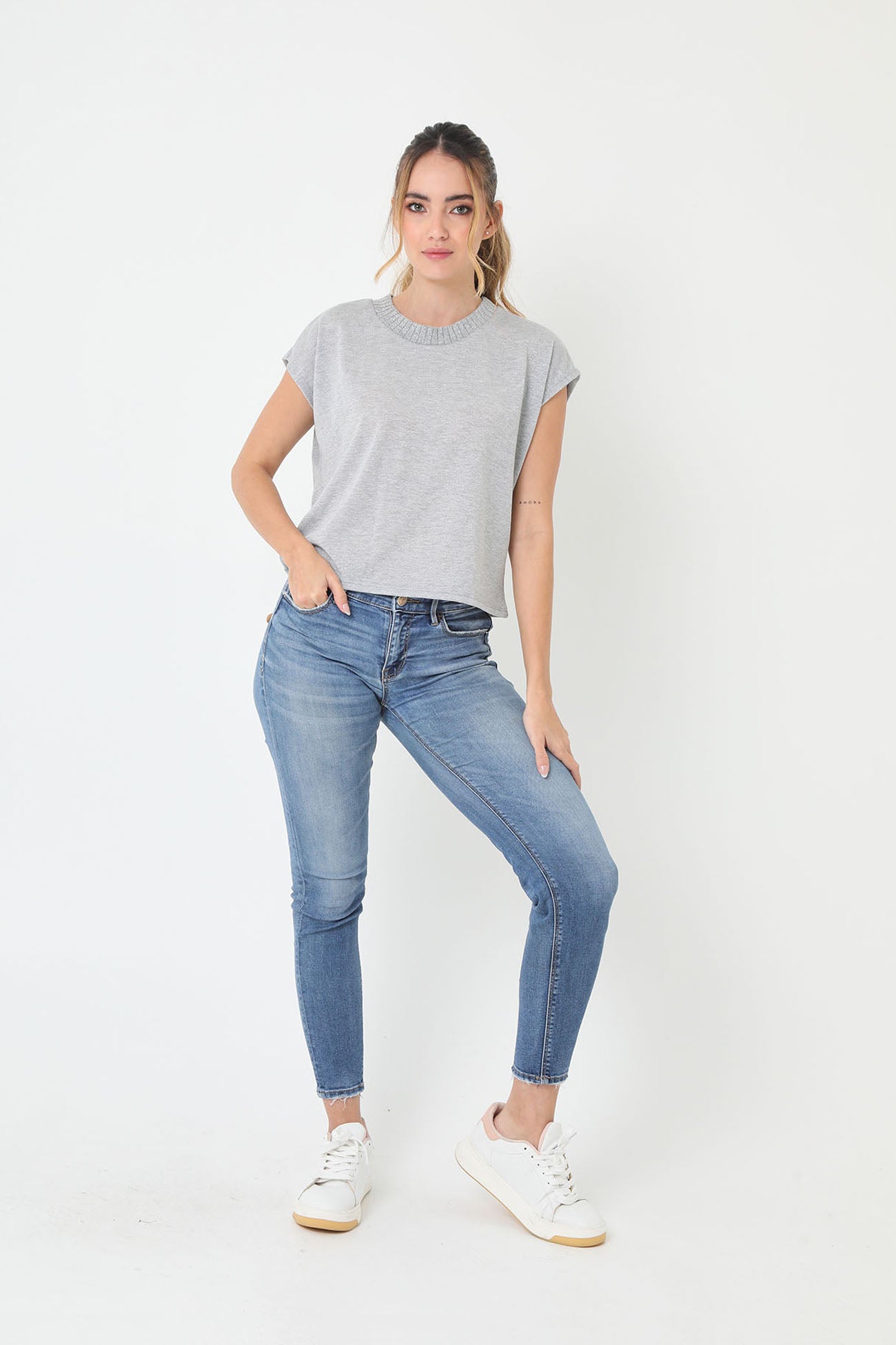Camiseta gris manga corta para mujer
