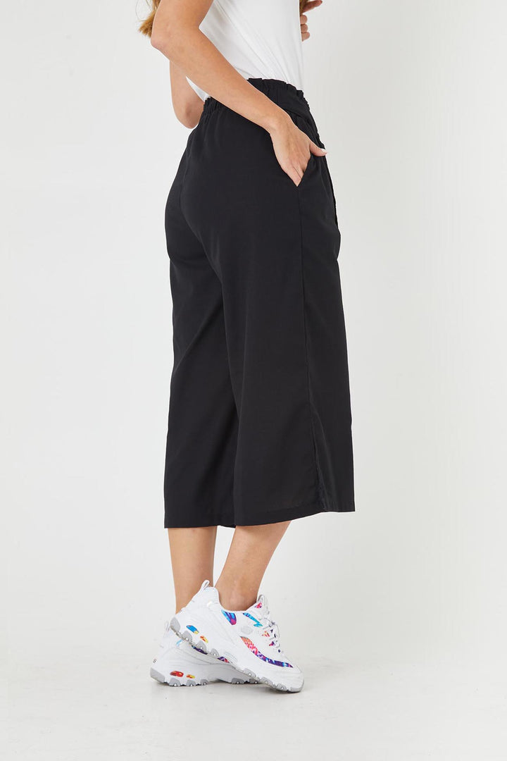 Pantalón bota ancha con pliegues en cintura para mujer color Negro | Belife 2