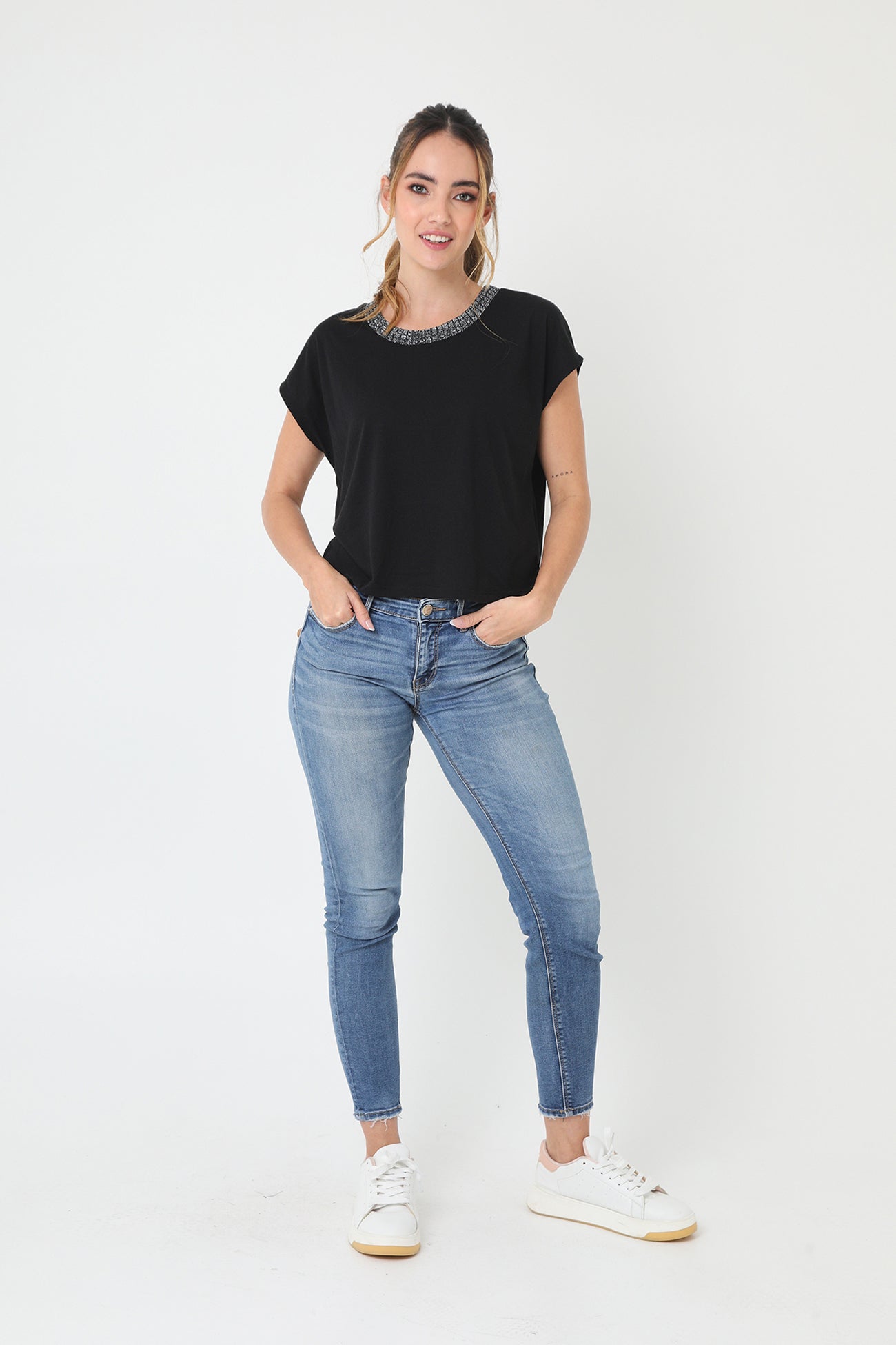 Camiseta negra para mujer