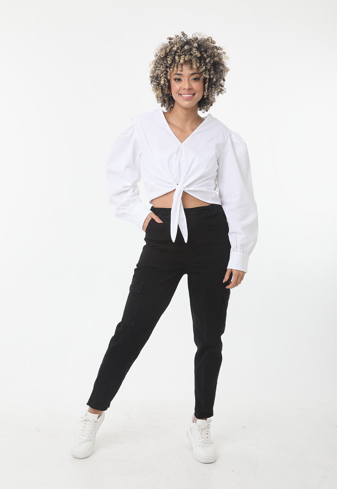 Pantalón tipo cargo para mujer cintura resortada. Color Negro | Belife 1