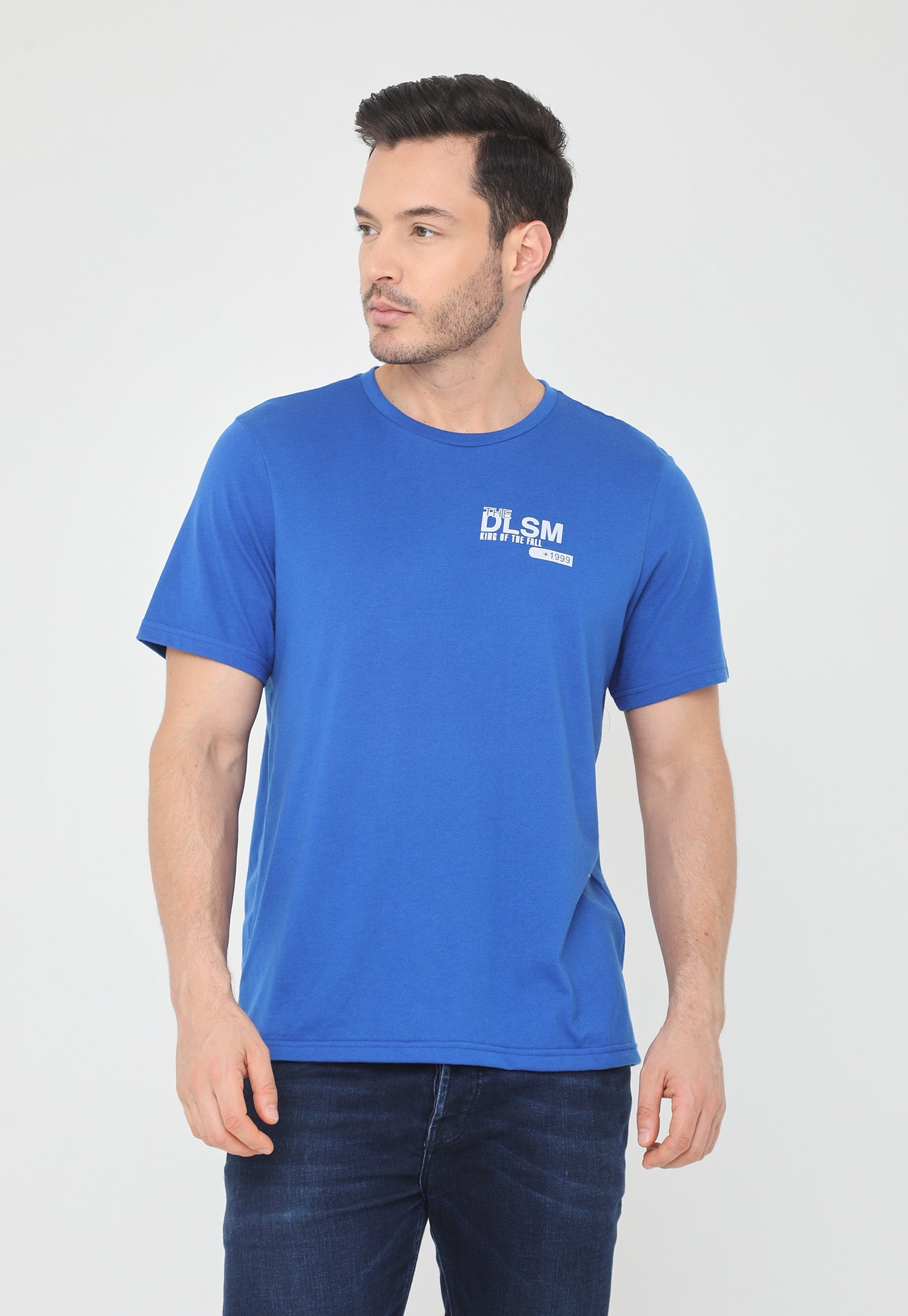 Camiseta azul rey manga corta, estampado pequeño en frente y en posterior para hombre