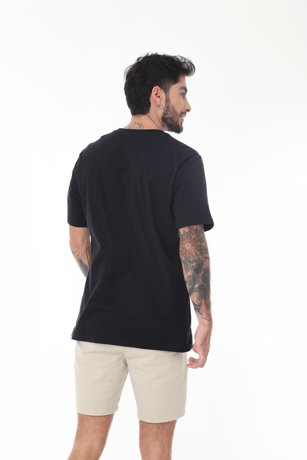 Camiseta negra manga corta con estampado simulando un bloque y cuello redondo para hombre