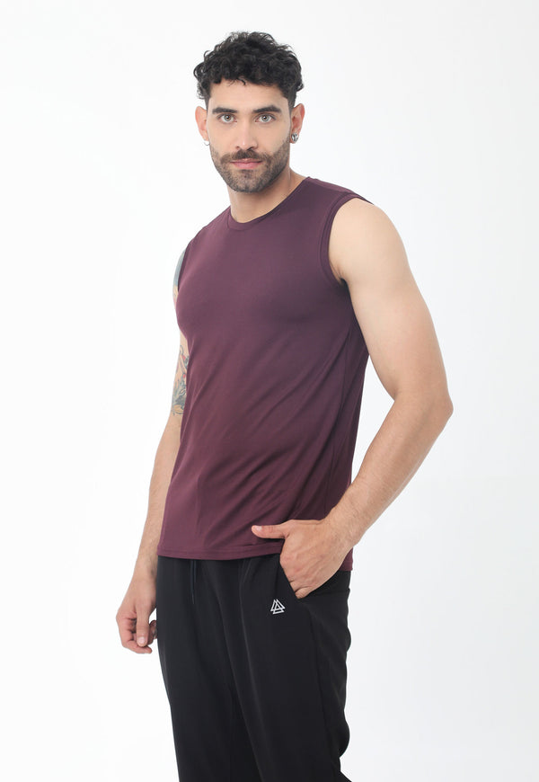 Camisilla deportiva vino tinto manga sisa, bloque en espalda vertical, transfer reflectivo en frente y en bloque para hombre