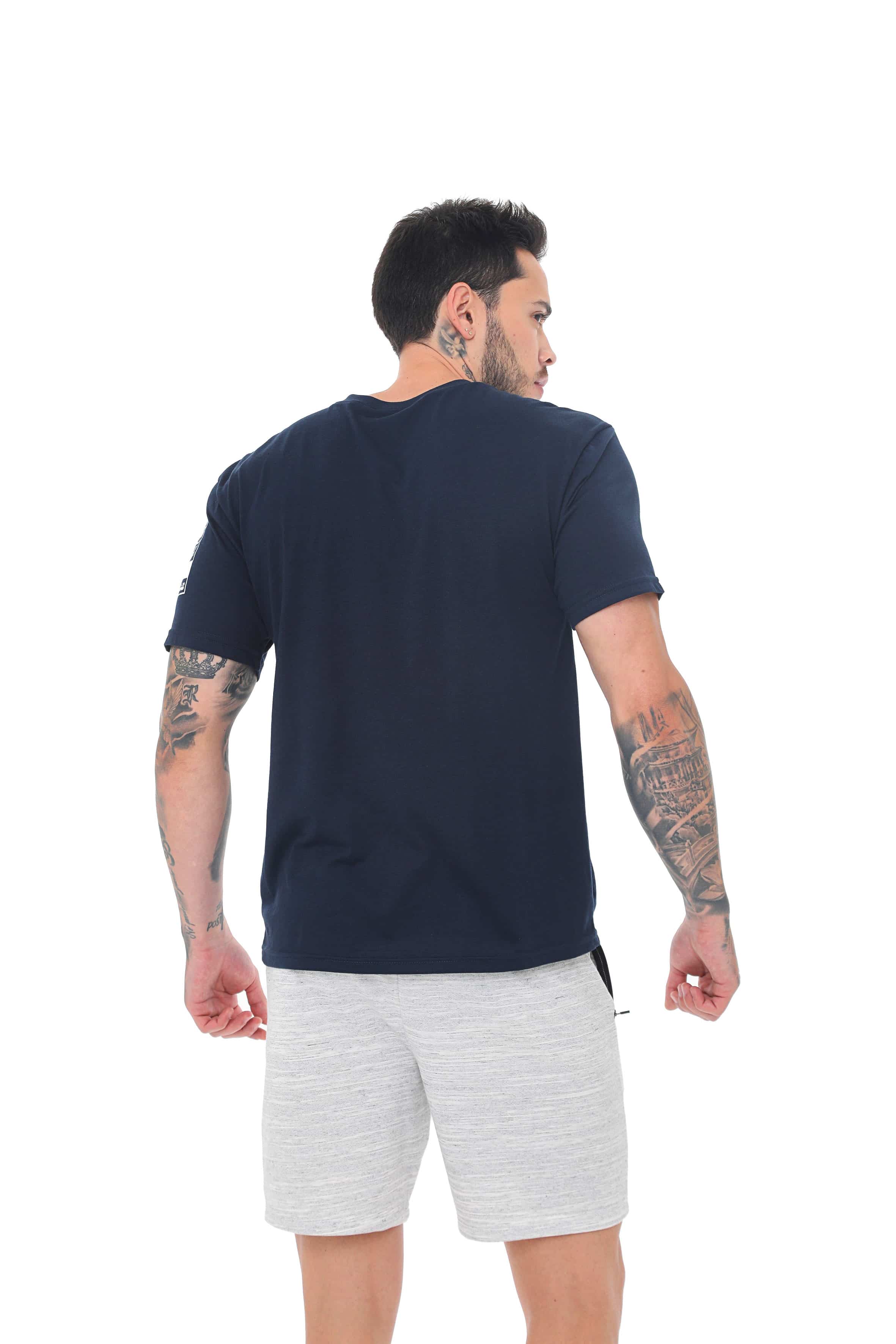 Camiseta azul oscuro cuello redondo, con estampado frontal y en manga corta para hombre