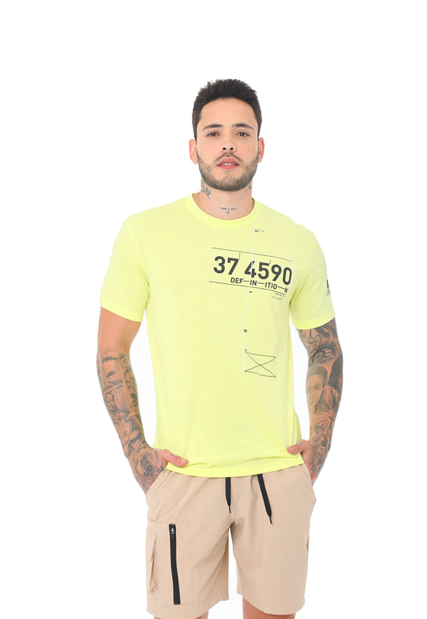 Camiseta amarillo pera cuello redondo, con estampado frontal y en manga corta para hombre