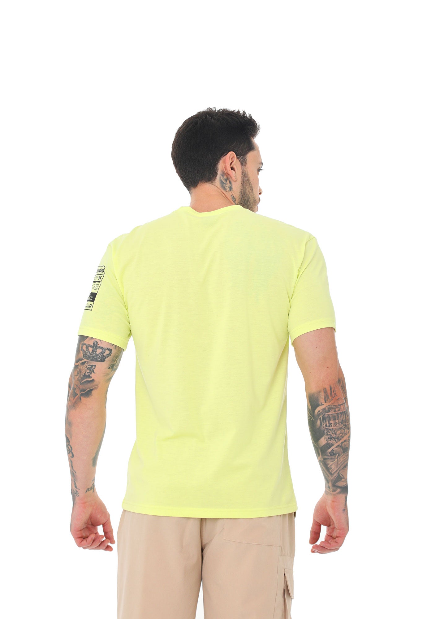 Camiseta amarillo pera cuello redondo, con estampado frontal y en manga corta para hombre