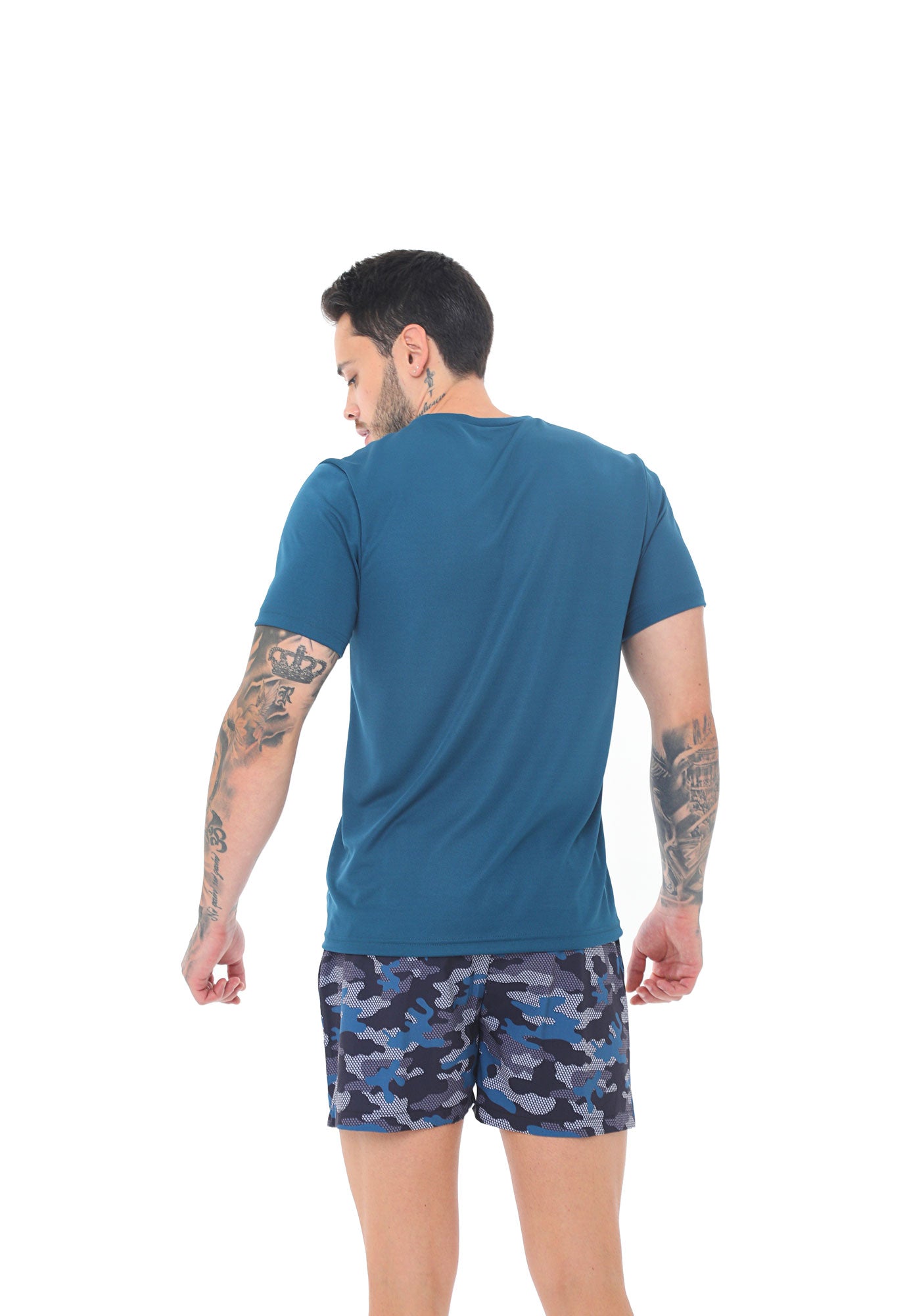 Camiseta deportiva azul petroleo manga corta, fondo entero, silueta regular y cuello redondo para hombre