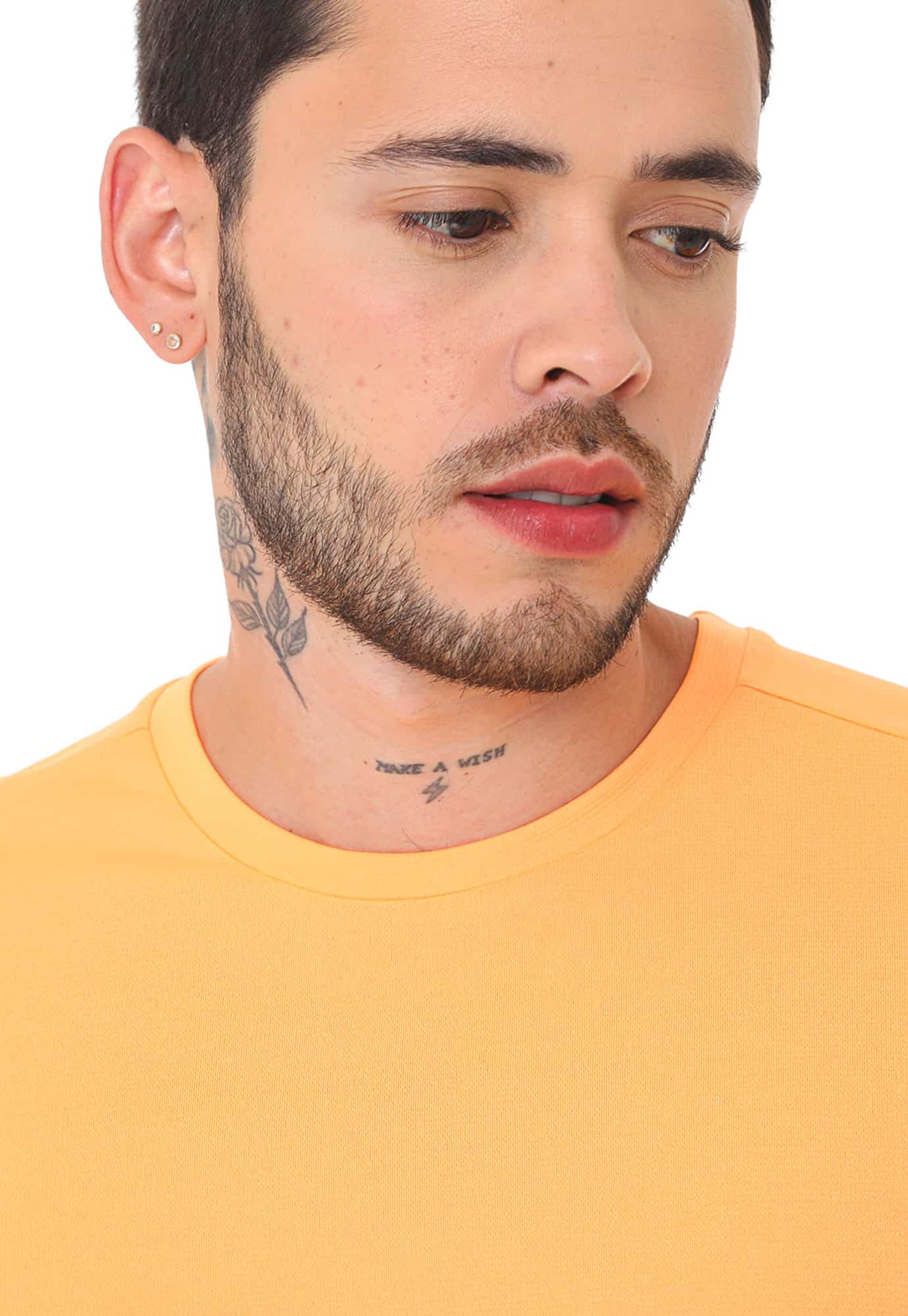 Camiseta deportiva naranjada manga corta, fondo entero, silueta regular y cuello redondo para hombre
